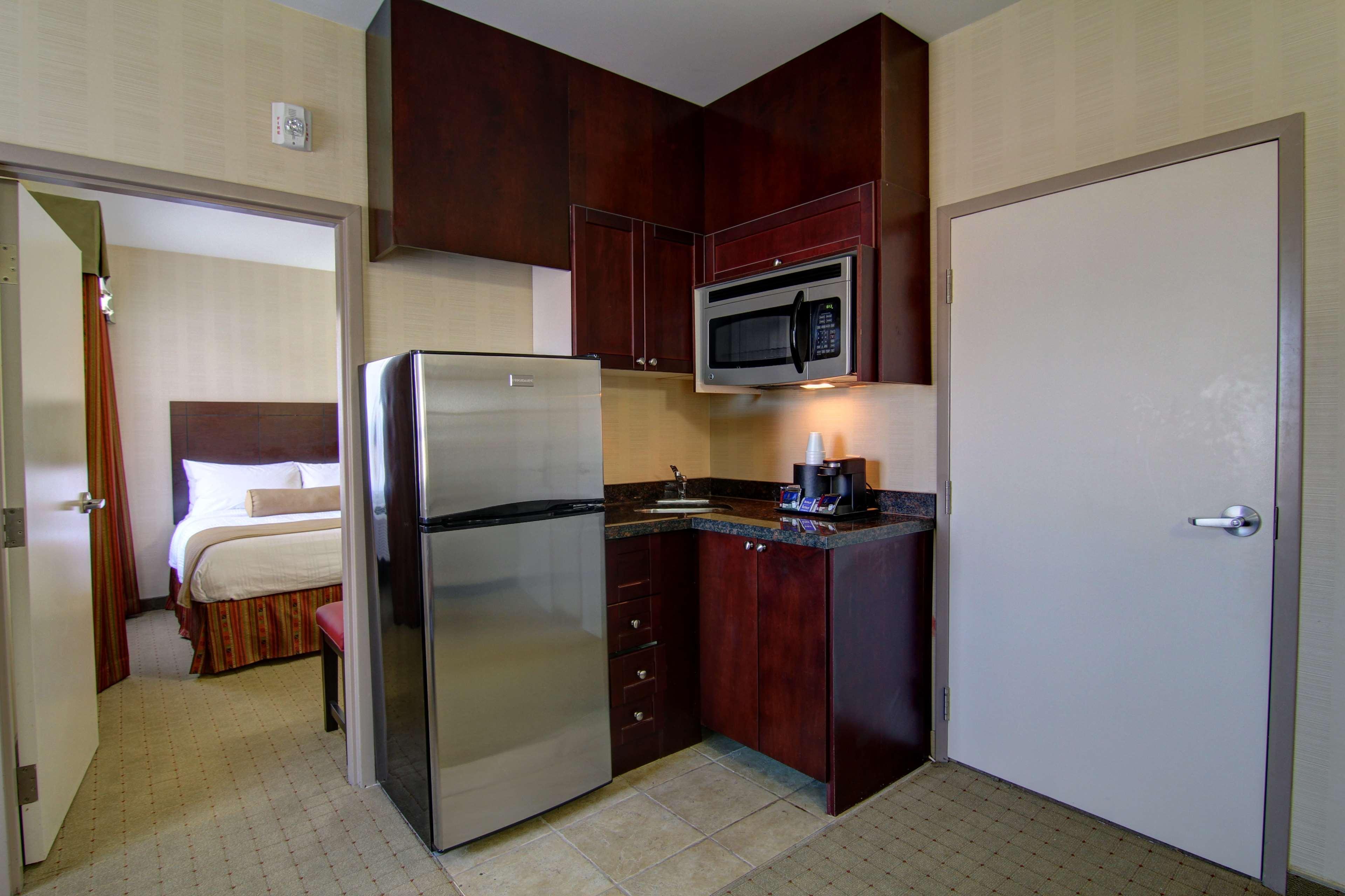 Best Western Plus Bowmanville Buitenkant foto