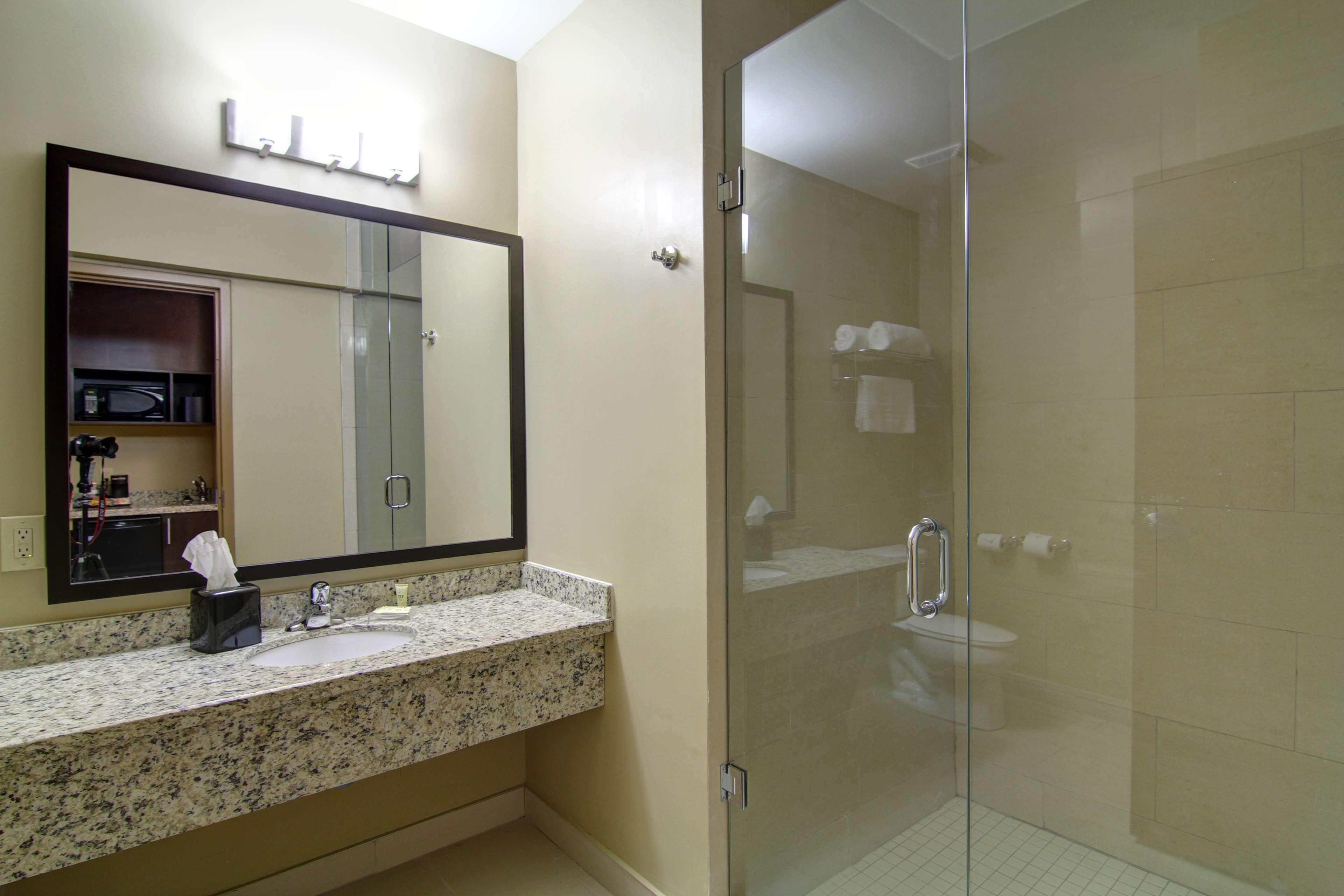 Best Western Plus Bowmanville Buitenkant foto
