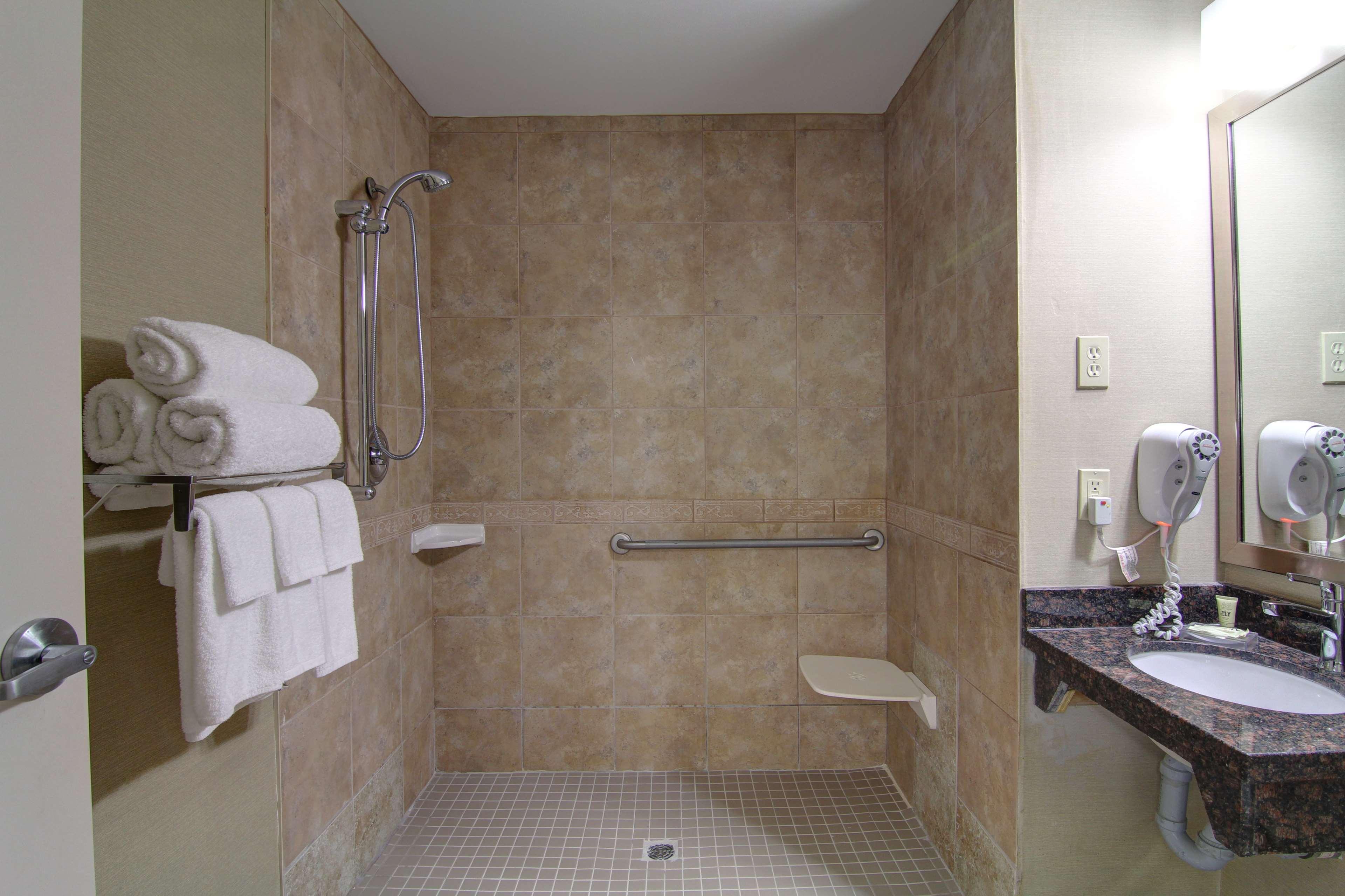 Best Western Plus Bowmanville Buitenkant foto
