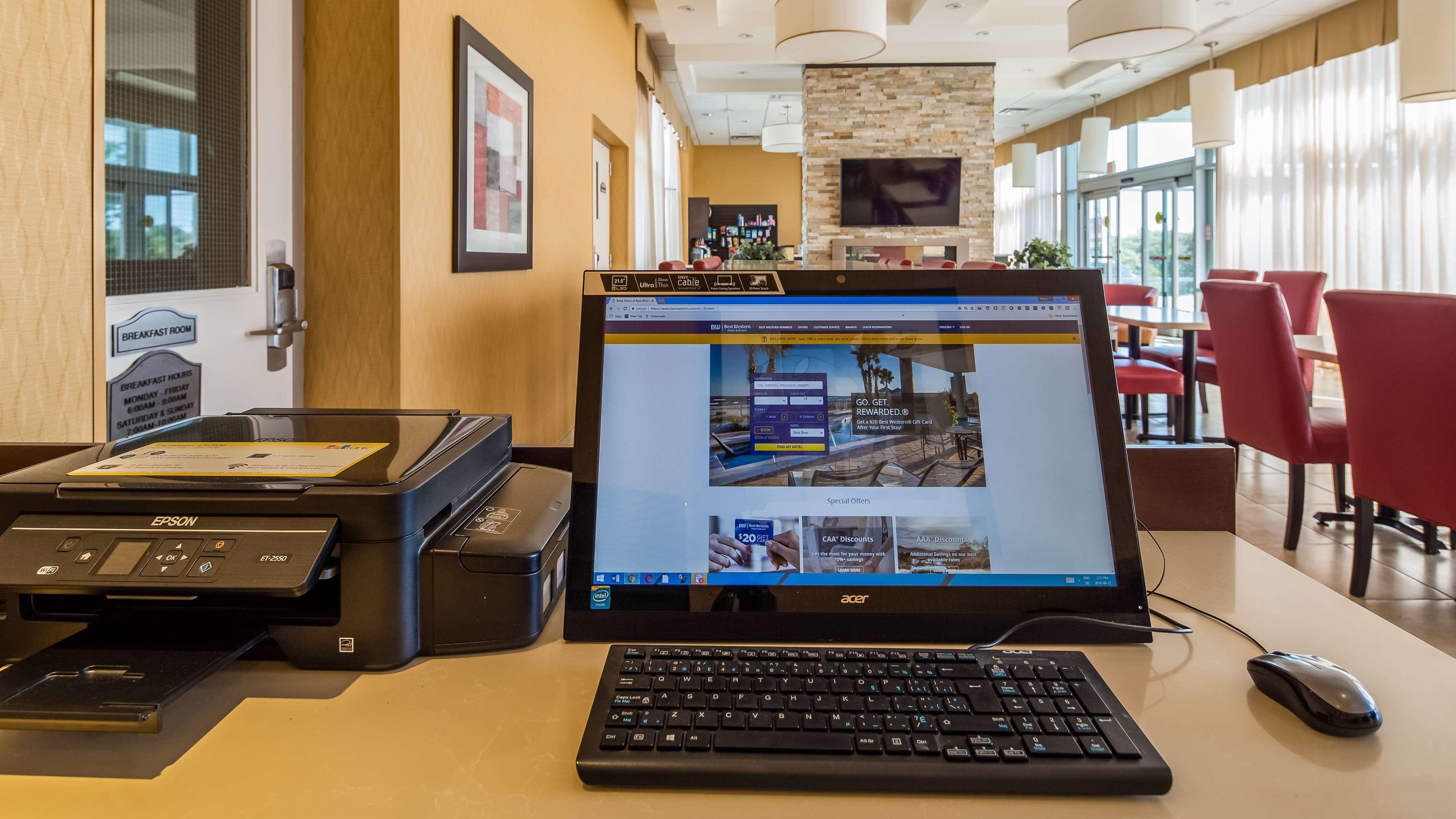 Best Western Plus Bowmanville Buitenkant foto