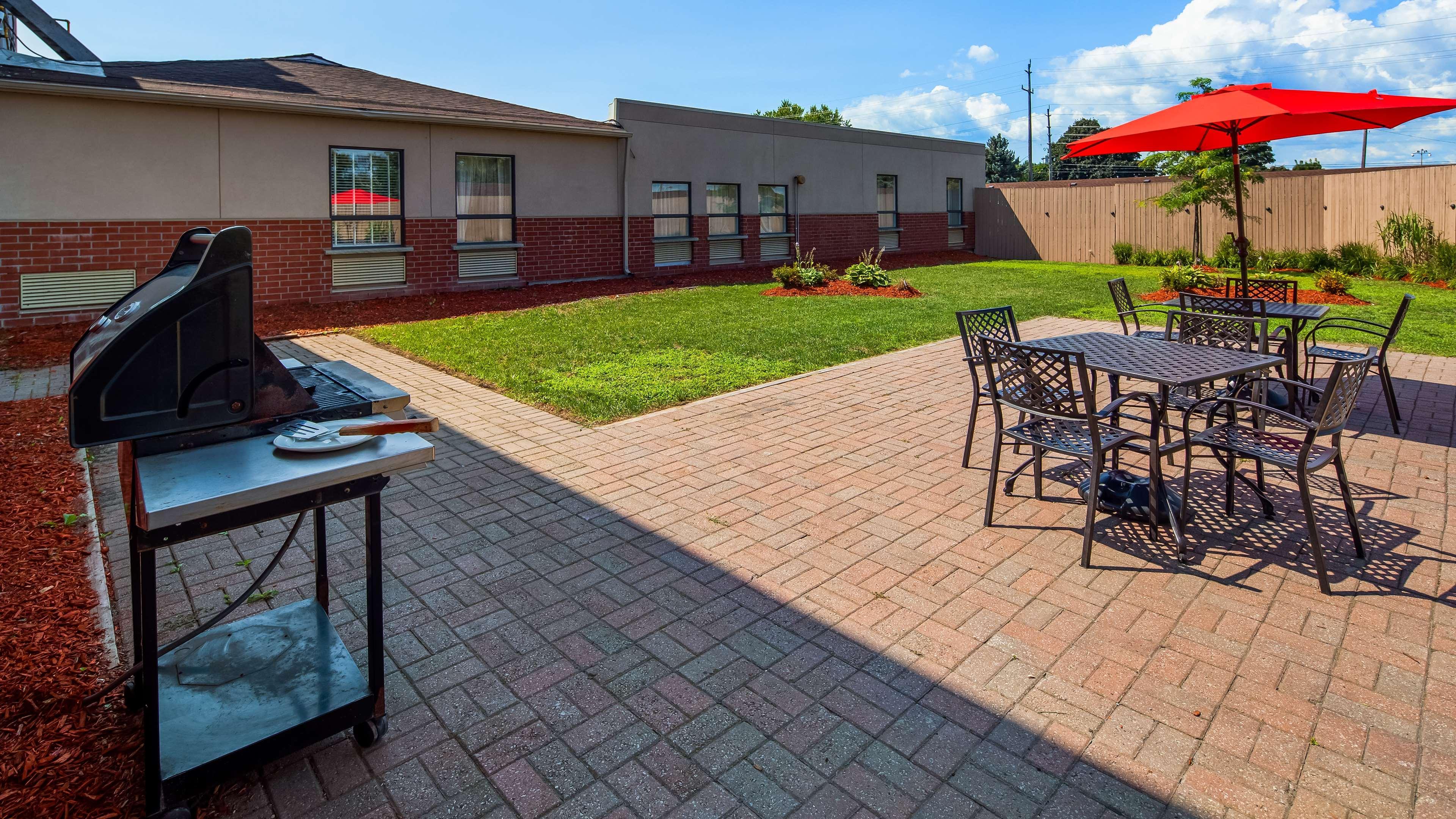 Best Western Plus Bowmanville Buitenkant foto