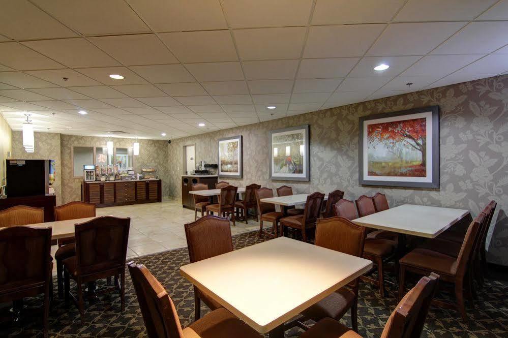 Best Western Plus Bowmanville Buitenkant foto